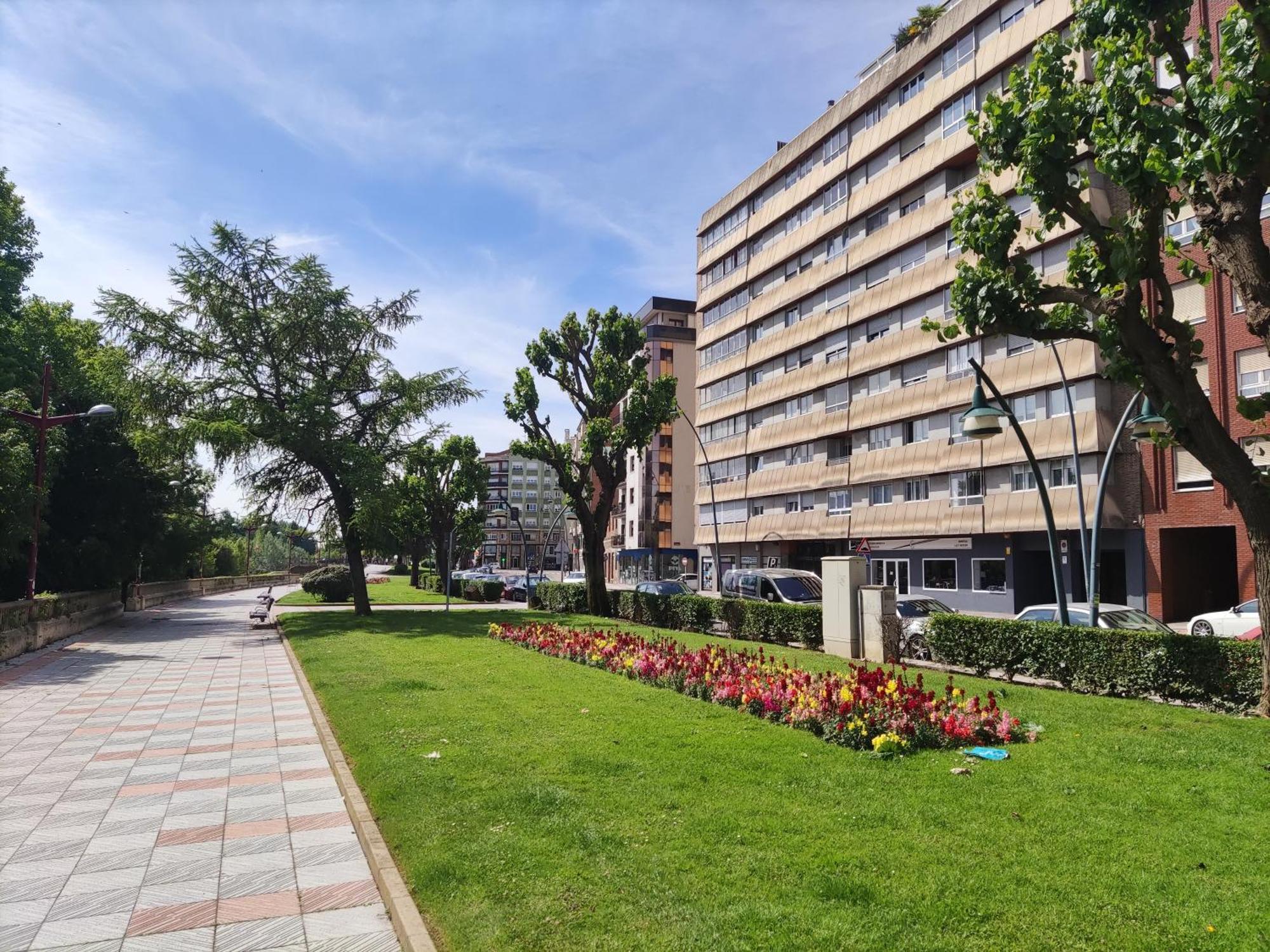 Leon Riverside Flat Exteriör bild